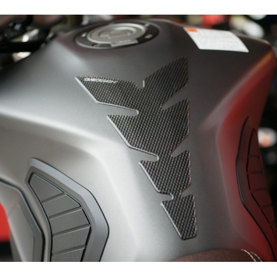 Tankpad One Design Moon carbon look 22 εκ. Tankpad One Design Moon carbon look 22 εκ.
