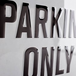 Πινακίδα μεγάλη με λογότυπο BMW Parking Only λευκή