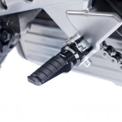 Ρυθμιζόμενα μαρσπιέ συνεπιβάτη Puig Hi-Tech Racing Suzuki GSX-R 600/750 01-05 (χρώματα)