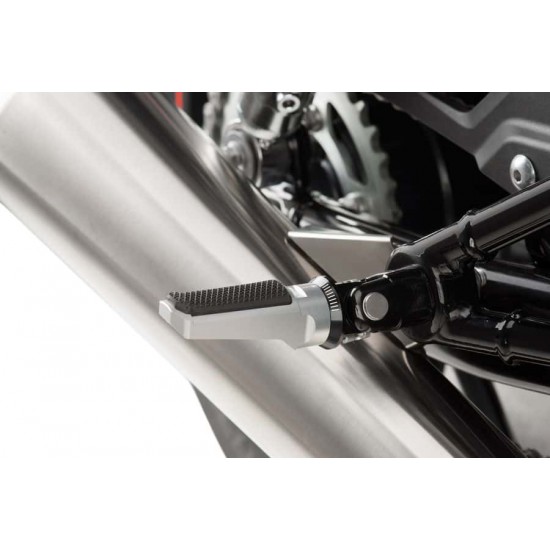 Ρυθμιζόμενα μαρσπιέ συνεπιβάτη PUIG Hi-Tech Sport Yamaha Tracer 9/GT ασημί Ρυθμιζόμενα μαρσπιέ συνεπιβάτη PUIG Hi-Tech Sport Yamaha Tracer 9/GT ασημί