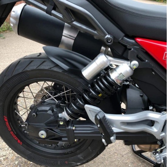 Φτερό πίσω τροχού Pyramid Moto Guzzi V85 TT μαύρο γυαλιστερό Φτερό πίσω τροχού Pyramid Moto Guzzi V85 TT μαύρο γυαλιστερό
