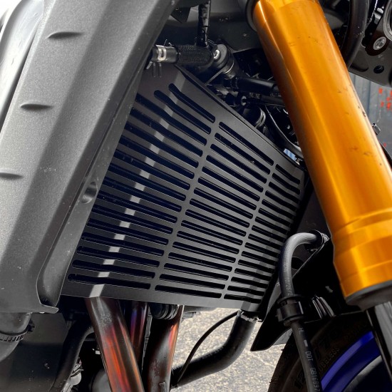 Προστατευτικό ψυγείου Pyramid Yamaha Tracer 9/GT μαύρο Προστατευτικό ψυγείου Pyramid Yamaha Tracer 9/GT μαύρο