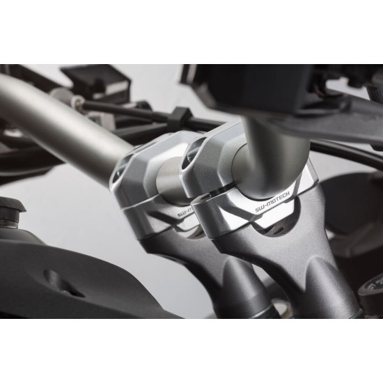 Αποστάτες τιμονιού SW-Motech 20mm Aprilia Tuareg 660 ασημί Αποστάτες τιμονιού SW-Motech 20mm Aprilia Tuareg 660 ασημί