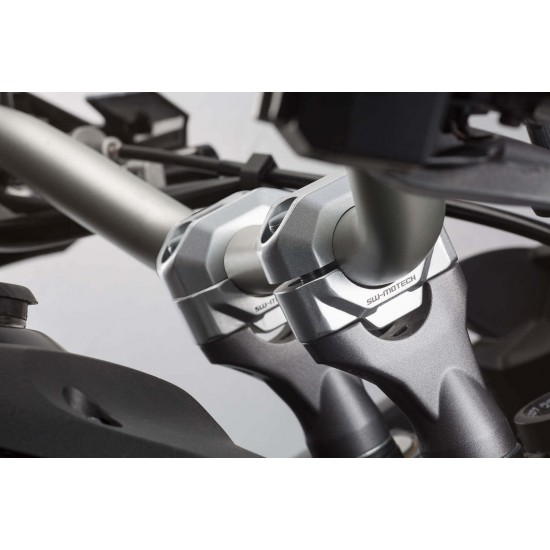 Αποστάτες τιμονιού SW-Motech 30 χιλ. Suzuki GSF 600 Bandit/S ασημί Αποστάτες τιμονιού SW-Motech 30 χιλ. Suzuki GSF 600 Bandit/S ασημί