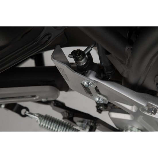 Προστατευτικό τρόμπας πίσω φρένου SW-Motech Yamaha Tenere 700 ασημί Προστατευτικό τρόμπας πίσω φρένου SW-Motech Yamaha Tenere 700 ασημί