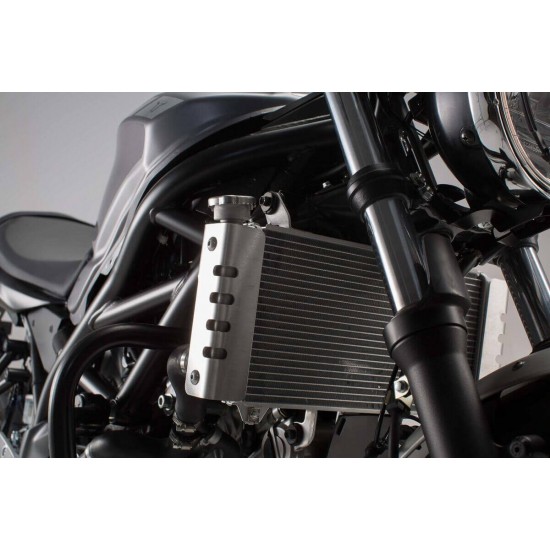 Πλαϊνά προστατευτικά ψυγείου SW-Motech Suzuki SV650 ABS 16- ασημί Πλαϊνά προστατευτικά ψυγείου SW-Motech Suzuki SV650 ABS 16- ασημί