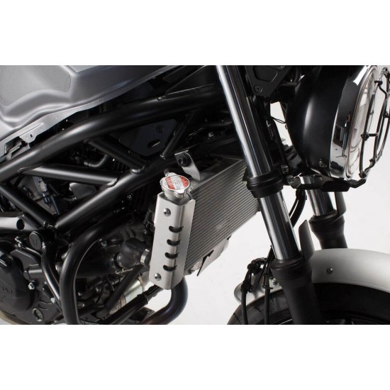 Πλαϊνά προστατευτικά ψυγείου SW-Motech Suzuki SV650 ABS 16- ασημί Πλαϊνά προστατευτικά ψυγείου SW-Motech Suzuki SV650 ABS 16- ασημί