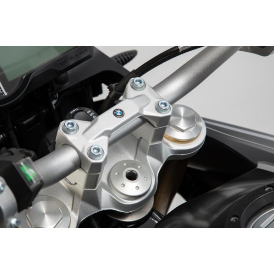 Αποστάτες τιμονιού SW-Motech 30 χιλ. BMW F 750 GS ασημί Αποστάτες τιμονιού SW-Motech 30 χιλ. BMW F 750 GS ασημί